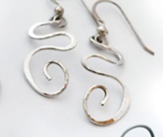 Simple swirl earrings