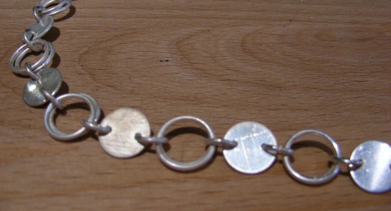 Silver chain with discs and rings