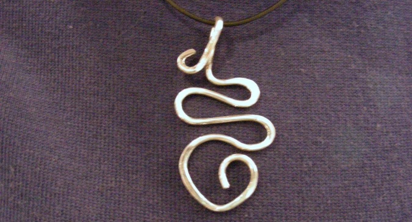 Wire swirl pendant by Nellie