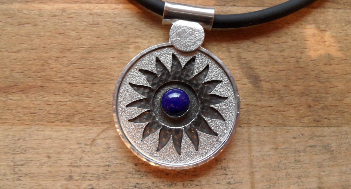 Adding frame to the pendant