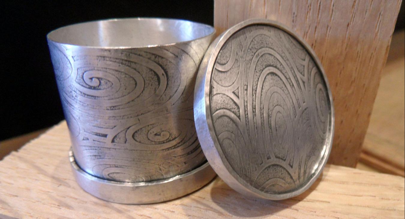 Uncovered box with etching lines on lid and sides