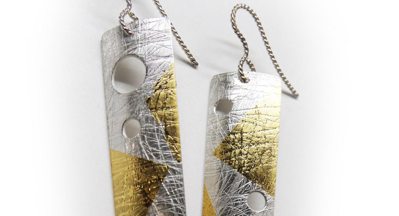 line-textured rectangle silver earrings with keum boo triangles