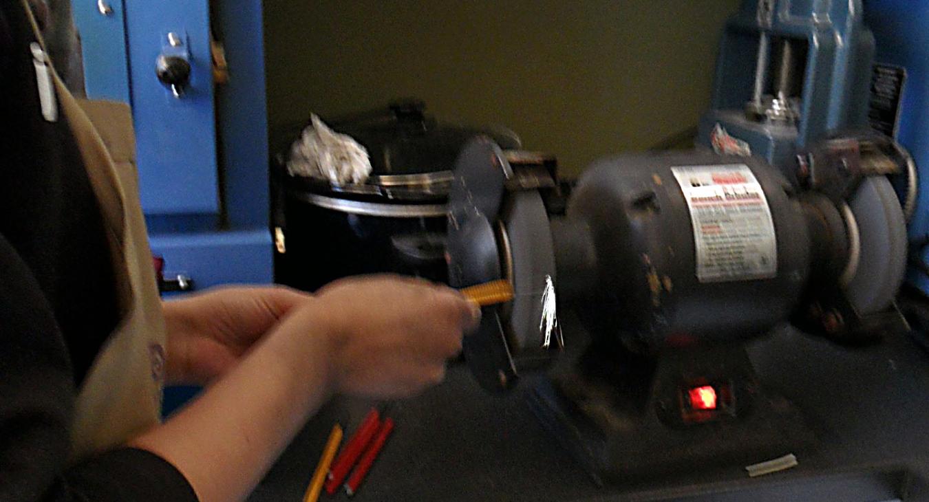 Mawadda sharpening picks at the electric sharpener