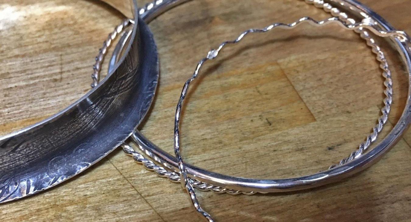 disassembled bangle with 3 different spinner pieces