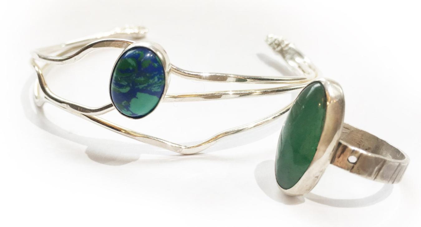 silver rings and wire bracelet with green bezel-set stones