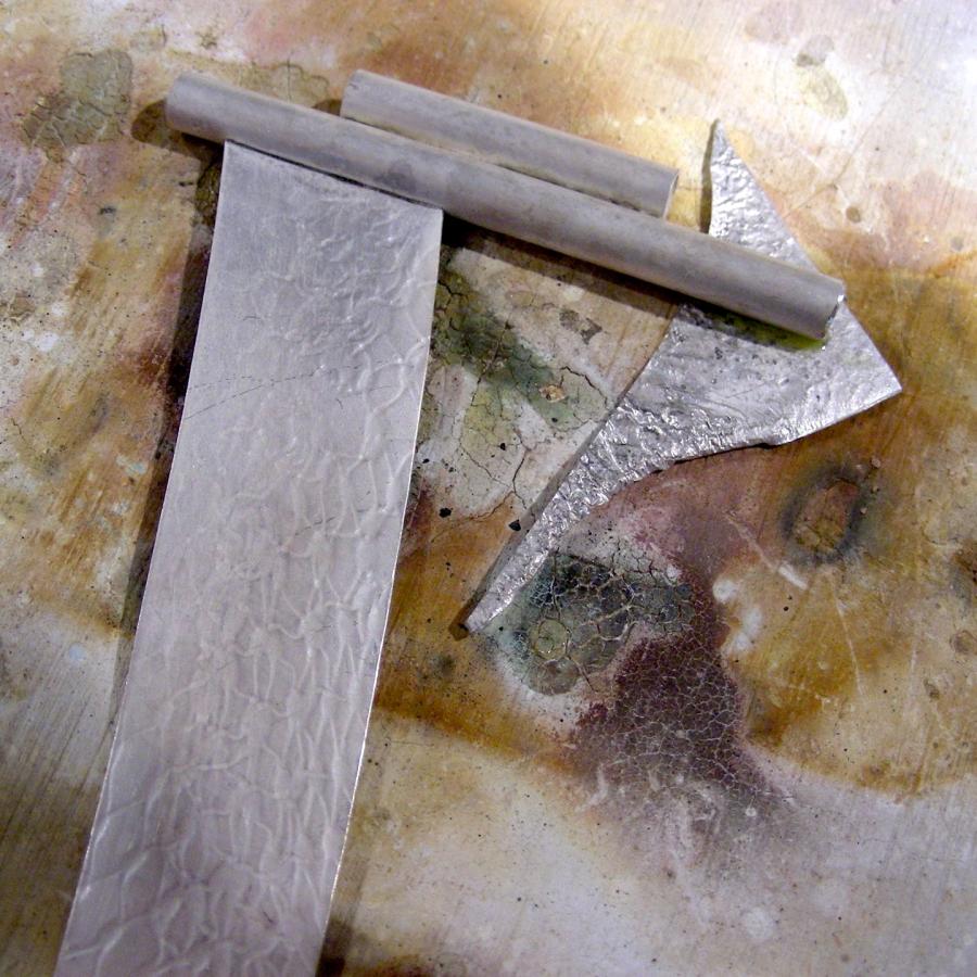 Textured structure of pendant