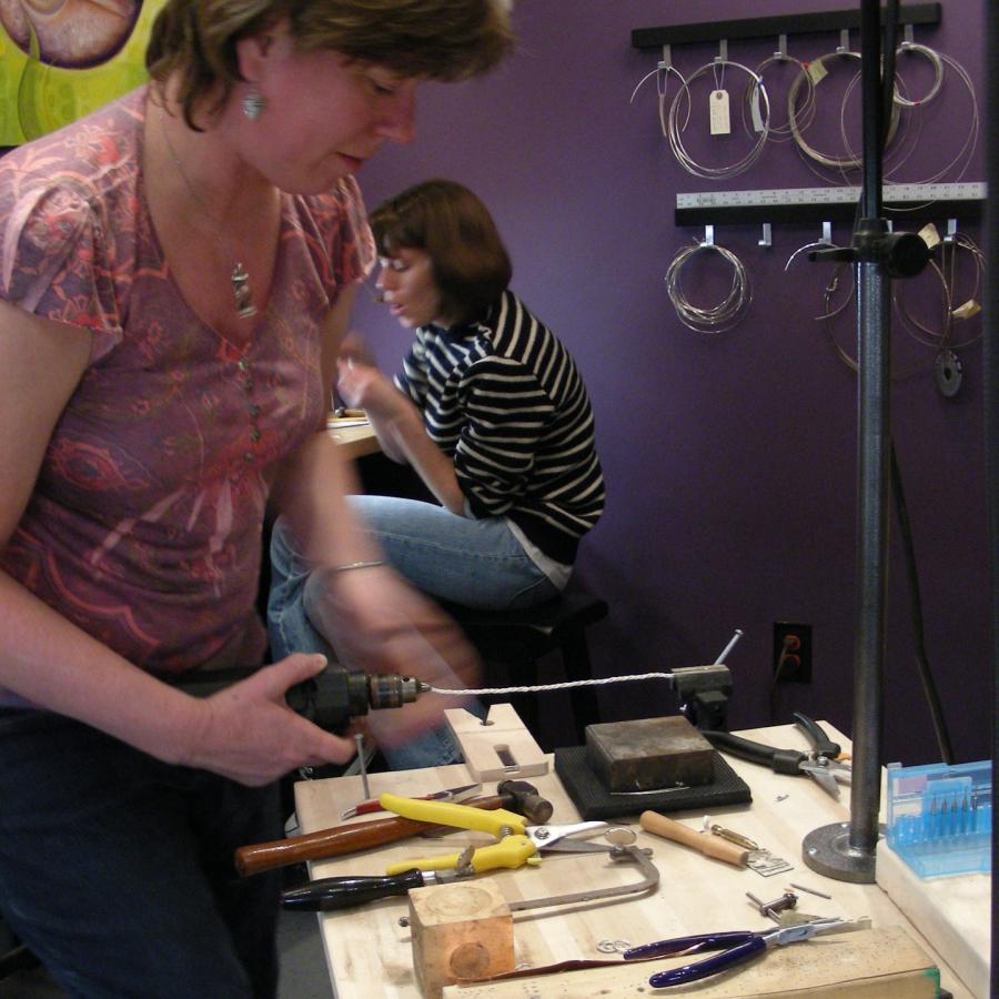 Jennifer twisting wire with drill and vice