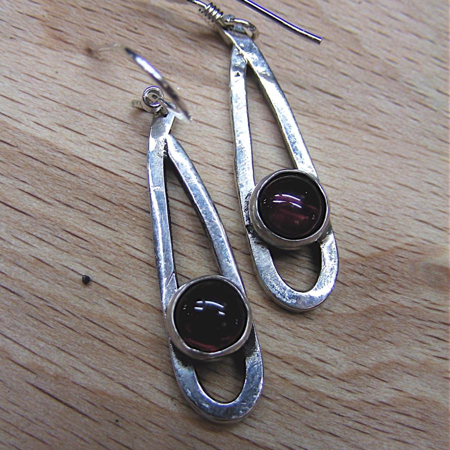 Silver earrings with garnet