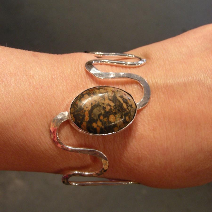 Hammered silver twist bracelet with jasper