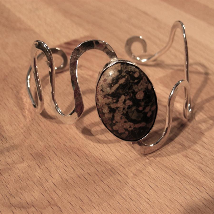 Hammered silver twist bracelet with jasper