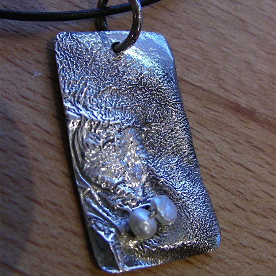 Fresh water pearl and reticulated pendant by Filiz Basbug