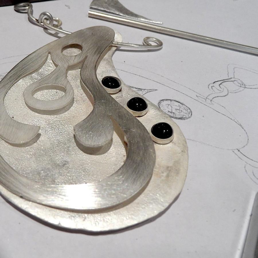 Checking the size of the onyx on the piece's bezels