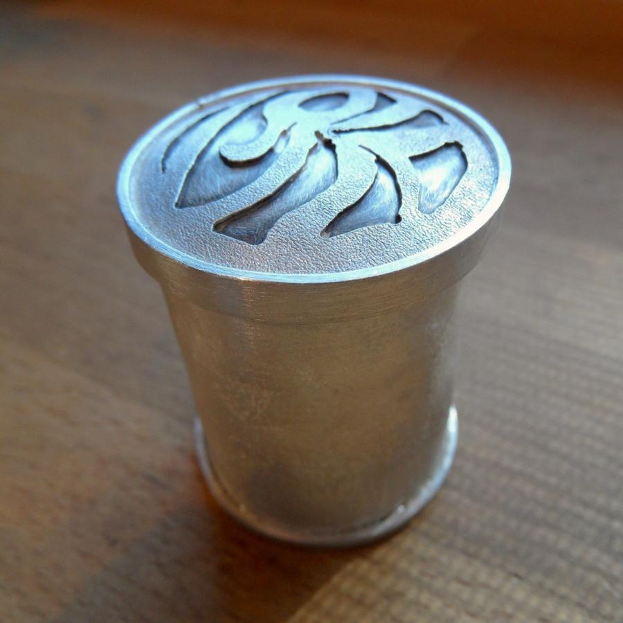 Appliqué box by Amanda Manheim (closed)