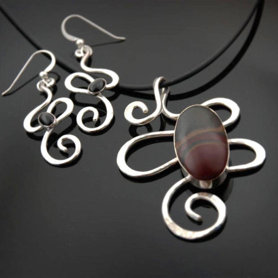 “Swirl Set” pendants and earrings, Sterling Silver , Onyx, and Polymer Clay (Cabochon). I will be teaching this in the 4 hour workshop.