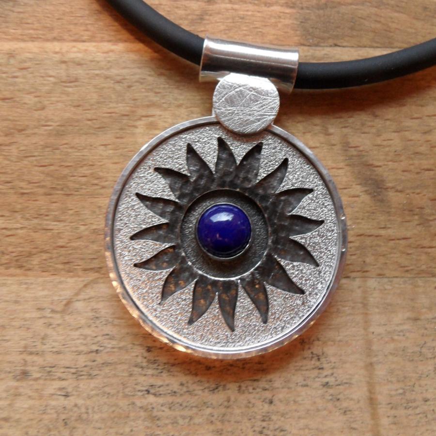 Adding frame to the pendant