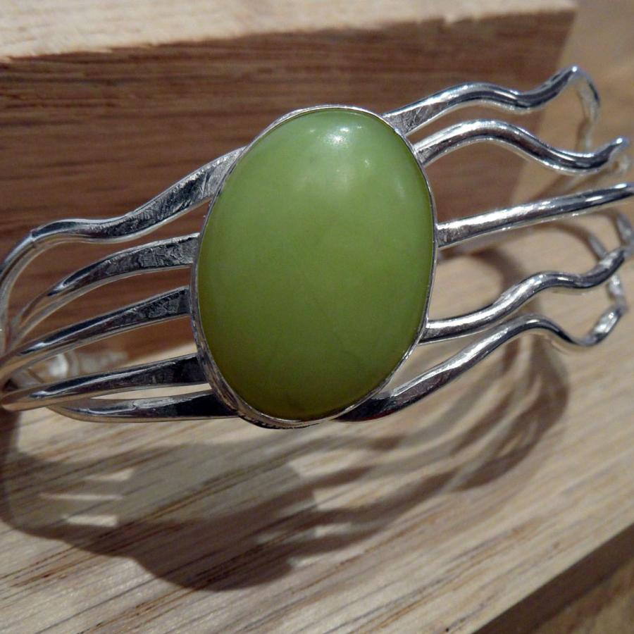 Green stone set on multi strand silver cuff 