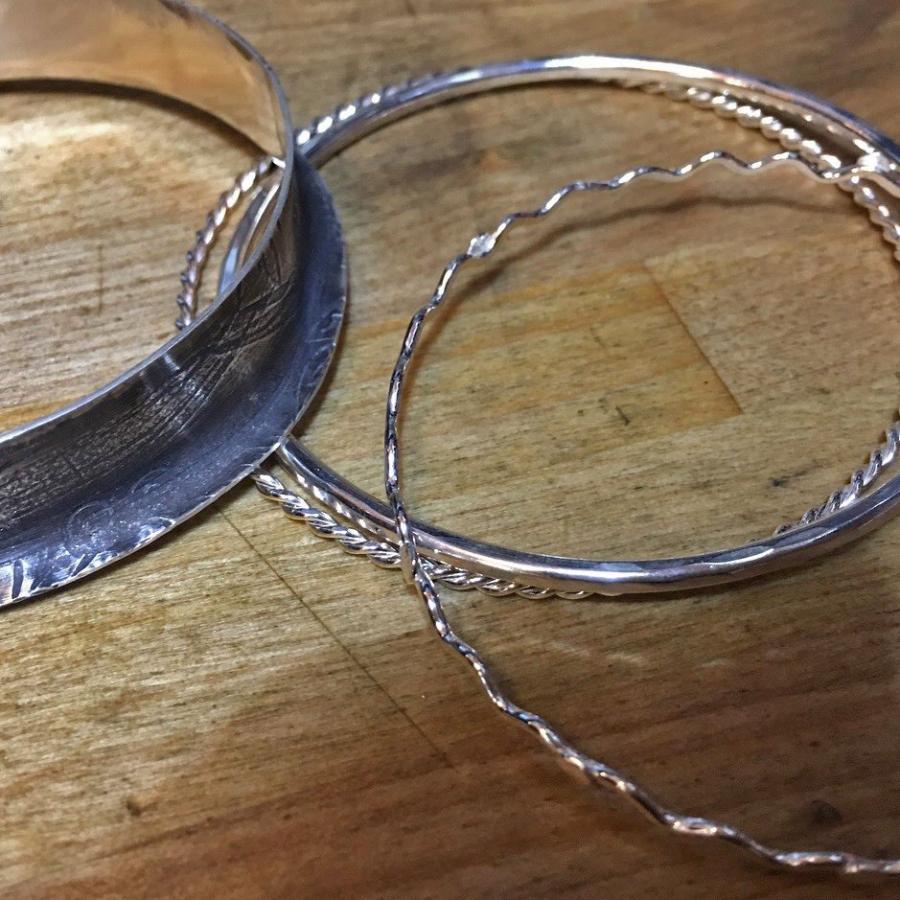 disassembled bangle with 3 different spinner pieces