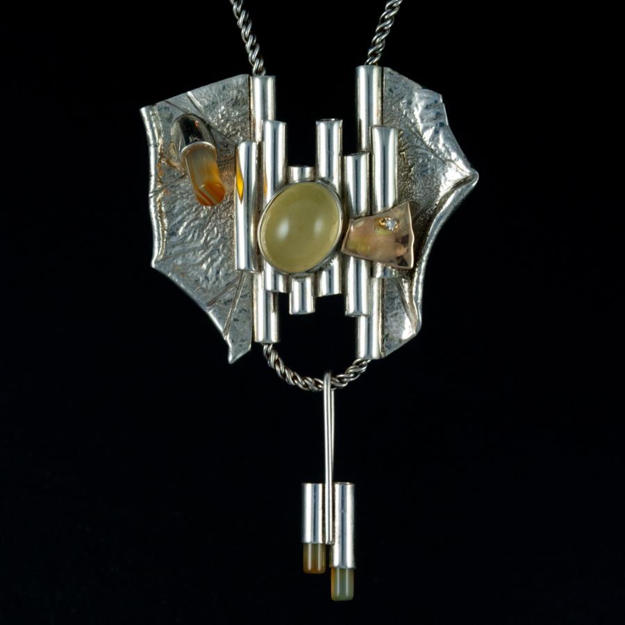 Necklace with silver, agate, moonstone, gold and diamond.