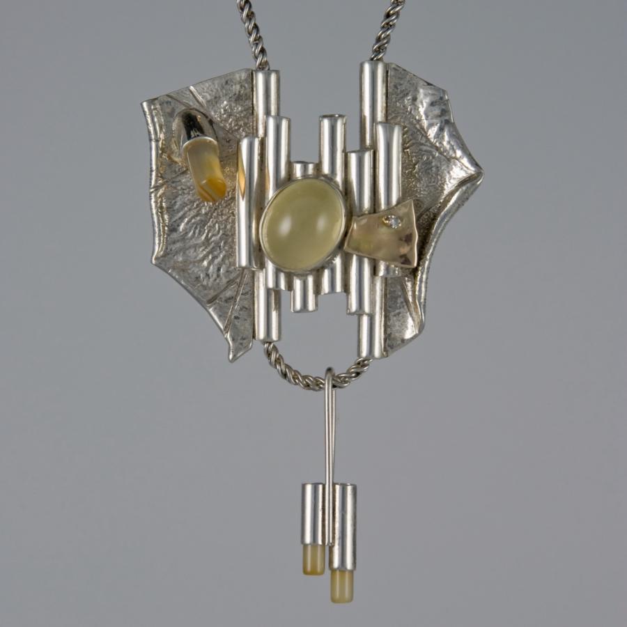 Necklace with silver, agate, moonstone, gold and diamond.