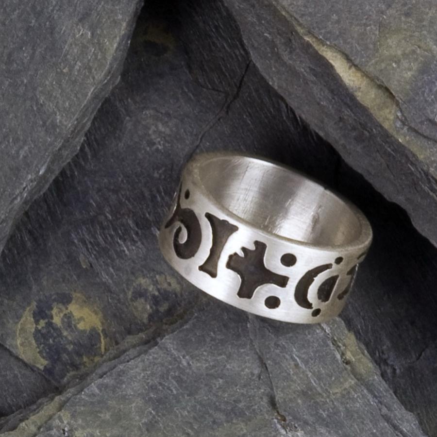 Symbol ring on slate