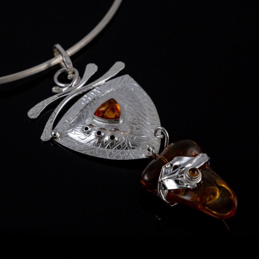 Silver necklace with amber pendant.