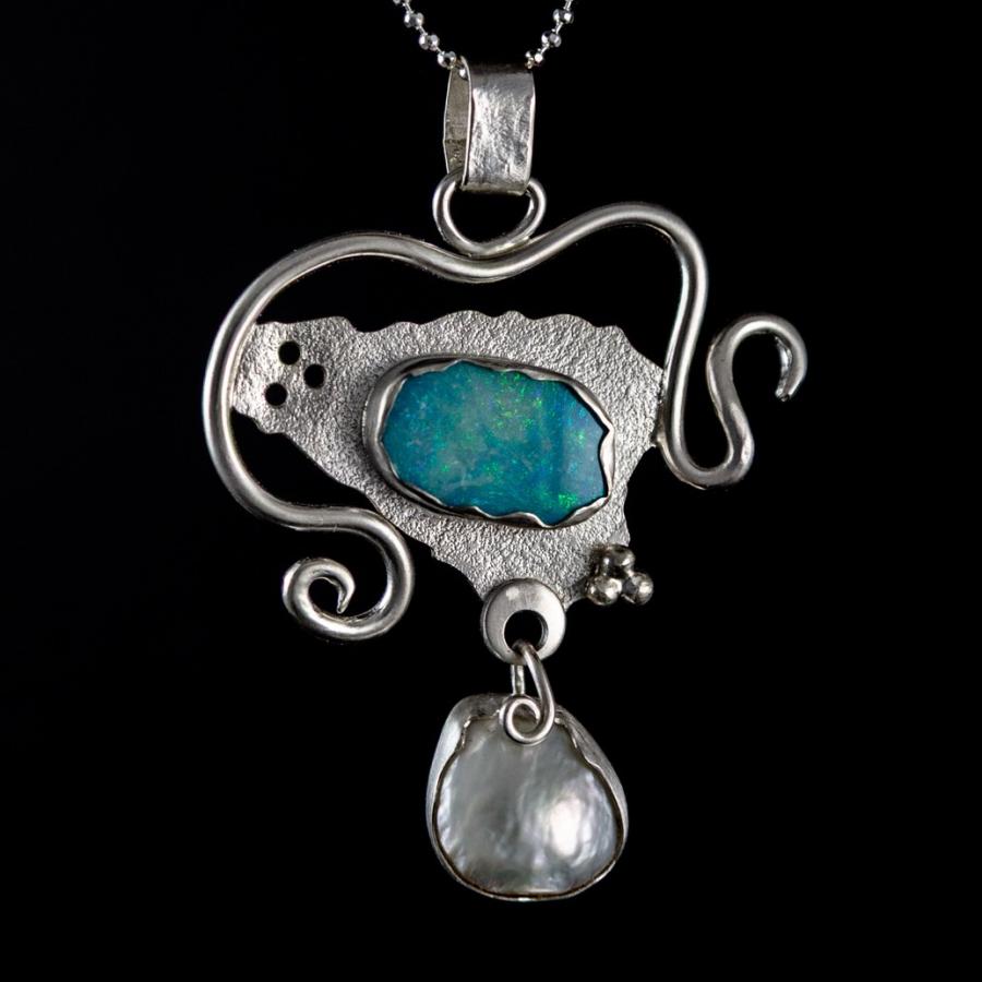 Silver pendant with pearl and opal