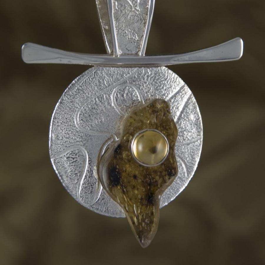 Silver pendant necklace with Citrine.