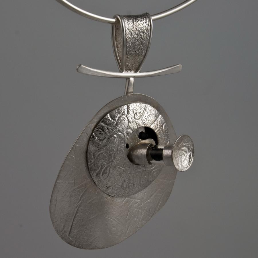 Silver pendant necklace with gl.