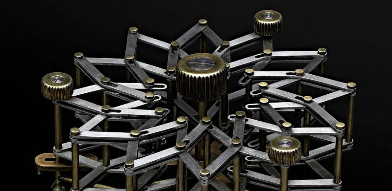 flower-shaped mechanical piece