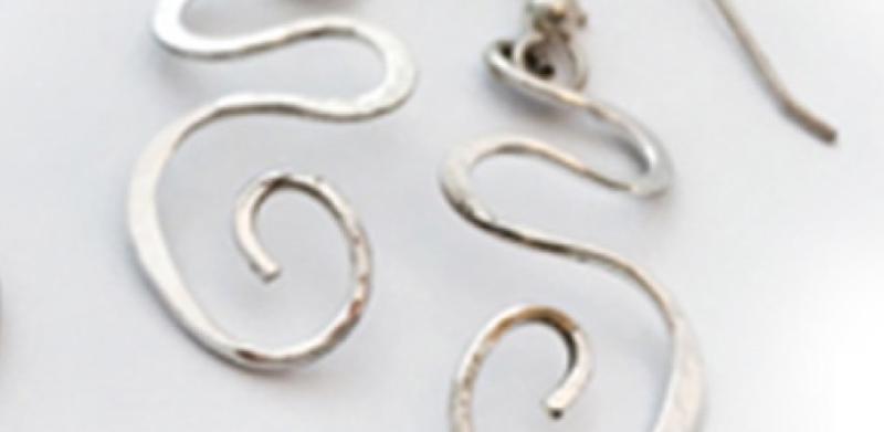 Simple swirl earrings